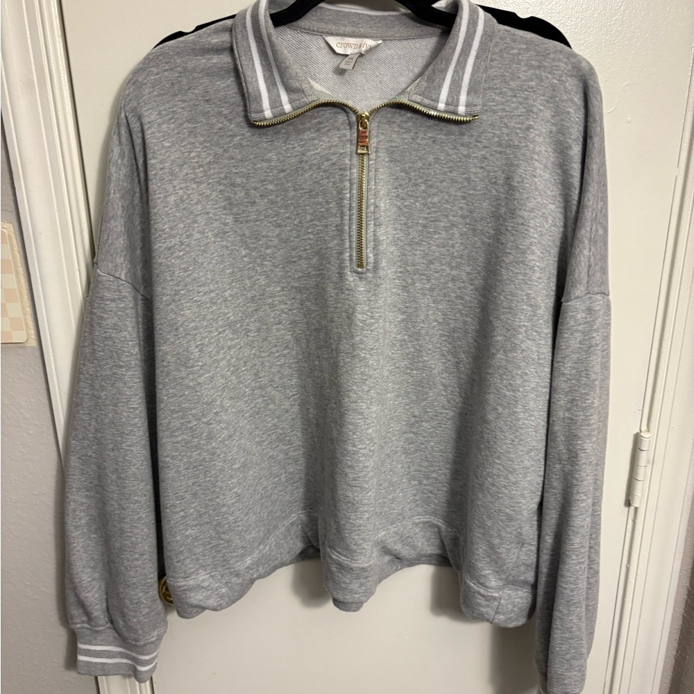 Crown & Ivy Light Gray Zip-Up Sweater